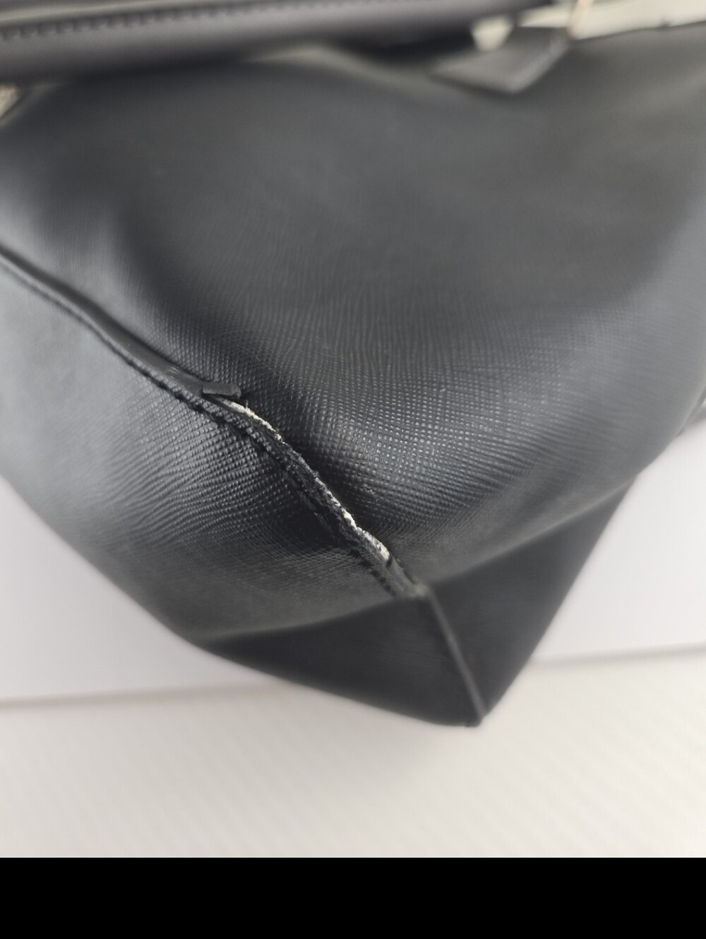 Kenneth Cole Reaction Purse - Picture 5 of 8